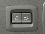 【パワーバックドア】スマートキーや運転席のボタンを押すだけでリアゲートが自動で開閉します!荷物を持っている時や、高い位置にあるバックドアを閉める際に便利な機能です♪