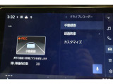 前後ドライブレコーダー搭載。車載カメラの映像を内蔵メモリーに録画。別のカメラを後付けすることなく前後映像を記録できます。録画した映像はディスプレイオーディオの大画面ですぐに再生、確認できます。