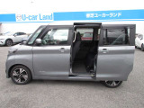 両側電動スライドドアで乗り降りしやすいお車です。