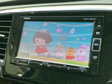 停車中にTV番組やDVDを楽しめるので、待ち時間も快適に過ごせます。家族での長距離移動にも最適です。楽しい時間を過ごせますね。