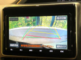 【バックカメラ】駐車時に後方がリアルタイム映像で確認できます。大型商業施設や立体駐車場での駐車時や、夜間のバック時に大活躍!運転スキルに関わらず、今や必須となった装備のひとつです!