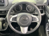 インテリアに合わせたデザインのステアリングは、運転される方のことも考え、運転しやすい形状、大きさです。是非一度、実際に触ってお確かめください。