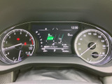 視認性の高いメーターは、運転に必要な情報を的確に伝えます。運転に集中できる、シンプルで洗練されたデザインが特徴です。