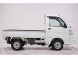 県内13店舗にて常時500台以上ダイハツ車を展示中です。見て、触って、納得のいく一台をぜひ見つけてください。