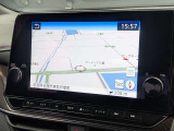 純正ナビゲーション(日産コネクト)の地図画面です。高精細な大画面で、目的地まで分かりやすく案内します。地デジTVやBluetooth接続など、エンターテインメント機能も充実。