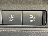 【両側パワースライドドア】スマートキーや運転席のスイッチで後席両側スライドドアの開閉が可能♪電動だから力を入れてドアを開ける必要が無く、小さなお子様でも簡単に開け閉めでき快適です♪