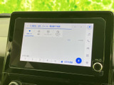 様々な情報を表示できるモニターで、車両の状態を常に把握。ドライブ中の安心感を高めます。