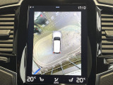【360&deg;ビューカメラ】4台の高解像度カメラで360度の鳥瞰図を表示。隣の車や壁、死角にある障害物などを画面で確認できるため、狭いスペースでの駐車・出入りも安心です。