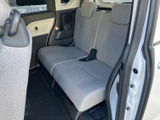 後席からの眺めも良く、開放感があります。リラックスした車内空間で快適な移動をお楽しみください。