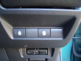運転席の右下に各種スイッチがまとめられています。