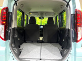 普段のお買い物や通勤、送迎等に十分な荷室スペースを確保しております。セカンドシートを倒すと、大きな荷物の積載も可能です♪