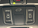 【両側パワースライドドア】スマートキーや運転席のスイッチで後席両側スライドドアの開閉が可能♪電動だから力を入れてドアを開ける必要が無く、小さなお子様でも簡単に開け閉めでき快適です♪