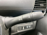 操作しやすい位置に配置されたウインカーレバーは、安全な車線変更をサポートします。スムーズな操作で快適なドライブを。