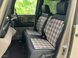 運転しやすいシートポジションで、快適なドライブを。ステアリングやペダルも操作しやすく、運転に集中できます。安全運転をサポートします。