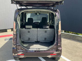 荷室下の収納スペースも充実しています