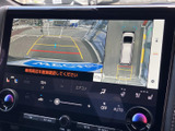 後方の状況を安全に確認できるバックモニター。狭い道や駐車時も、安心して操作できます。安全運転をサポートします。