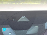【i-ACTIVESENSE】走行中に前方の車両等を認識し、衝突しそうな時は警報とブレーキで衝突回避と被害軽減をアシスト。より安全にドライブをお楽しみいただけます。