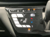 段差のないパネルスイッチのオートエアコン付きです。予め温度設定すれば後はセンサーが感知して設定温度を保ってくれますので快適なドライブが楽しめます。雨の日のガラスの曇りもなく安全な運転ができます。