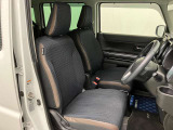 【フロントシート】さまざまな体格の方が快適に運転ができるよう配慮したシートになっております。