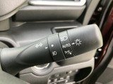 操作しやすい位置に配置されたウインカーレバー。確実な操作感で、安全な車線変更をサポートします。スムーズな運転を意識できます。