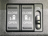 【両側パワースライドドア】スマートキーや運転席のスイッチで後席両側スライドドアの開閉が可能♪電動だから力を入れてドアを開ける必要が無く、小さなお子様でも簡単に開け閉めでき快適です♪