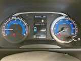 見やすいメーターパネルで、運転に必要な情報を的確に把握できます。シンプルで操作しやすいデザインが特徴です。
