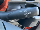 操作しやすいウインカーレバーは、安全な車線変更をサポート。直感的に操作でき、スムーズな運転をアシストします。快適なドライブに貢献します。