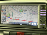 目的地までスムーズに案内。分かりやすい表示で、運転に集中できます。道に迷う心配なく、快適なドライブを楽しめます。最新の情報で安心です。