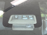 【プリクラッシュセーフティ】前方の車両等を検知し、衝突しそうな時は警報で注意を促し、ブレーキを踏む力をサポート。ブレーキを踏めなかった場合は衝突被害軽減ブレーキが作動、衝突回避をサポートします。
