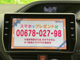 停車中にテレビやビデオを楽しめるTV画面です。休憩時間にリラックスできる空間を提供します。後部座席のお客様も楽しめます。