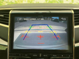 リヤビューカメラの映像が、安全な駐車をサポート。狭い場所でも、後方を確認しやすく、安心の運転を可能にします。