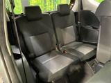 床下収納式のサードシートです。座席部分をコンパクトに収納でき、広大な荷室スペースとしてお使いいただけます!乗車人数や荷物の量など利用シーンに合わせて3列目を有効活用でき、とっても便利♪