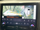 【パノラミックビューモニター】専用のカメラにより、上から見下ろしたような視点で360度クルマの周囲を確認することができます☆死角部分も確認しやすく、狭い場所での切り返しや駐車もスムーズに行えます。