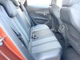 ●後部座席も気になるようなキズ・汚れやへたり等、大きなダメージはなく、良好な状態です。