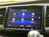 高精細なディスプレイが、運転をサポートする様々な情報を分かりやすく表示し、快適なドライブを演出します。安全運転をサポートする機能も充実しています。