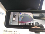 クリアな後方視界、リヤガラスに設置されたカメラにより乗員や荷物、ヘッドレストに邪魔されることなく後方を確認可能です。