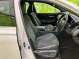座り心地の良いシートが、長距離運転の疲れを軽減します。広々とした室内空間で、快適なドライブをお楽しみください。上質な素材使いも魅力です。