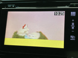 停車中にテレビや映像を楽しめます。休憩時間のお供に最適です。家族でのドライブにもおすすめです。
