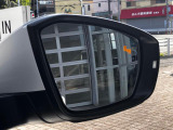 後側方の車両を検知してドライバーへ注意を促すブラインドスポットディテクション。