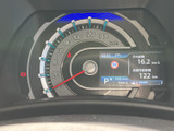 視認性の高いメーターパネルが、運転に必要な情報を分かりやすく表示。速度や燃費、エンジン回転数などを一目で確認できます。運転に集中できます。