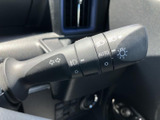 操作しやすいウインカーレバーは、安全な車線変更をサポートします。確実な操作感で、スムーズな運転をアシストします。
