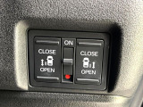 【両側パワースライドドア】スマートキーや運転席のスイッチで後席両側スライドドアの開閉が可能♪電動だから力を入れてドアを開ける必要が無く、小さなお子様でも簡単に開け閉めでき快適です♪