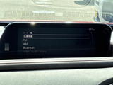 多彩なソースに対応し、お好みの音楽を車内で楽しめます。ラジオはもちろん、Bluetooth接続でスマホの音楽もOK。快適なドライブのお供に。