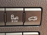 【パワーバックドア】スマートキーや運転席のボタンを押すだけでリアゲートが自動で開閉します!荷物を持っている時や、高い位置にあるバックドアを閉める際に便利な機能です♪