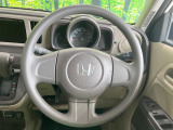 インテリアに合わせたデザインのステアリングは、運転される方のことも考え、運転しやすい形状、大きさです。是非一度、実際に触ってお確かめください。