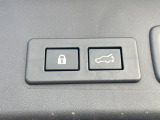 【パワーバックドア】スマートキーや運転席のボタンを押すだけでリアゲートが自動で開閉します!荷物を持っている時や、高い位置にあるバックドアを閉める際に便利な機能です♪