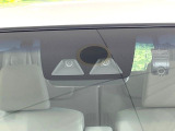 【スマートアシスト】走行中に前方の車両等を認識し、衝突しそうな時は警報とブレーキで衝突回避と被害軽減をアシスト。より安全にドライブをお楽しみいただけます。