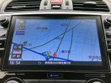 見やすい地図表示で、目的地までスムーズに案内してくれます。運転に集中しながら、安心して運転できます。旅の安全をサポート。