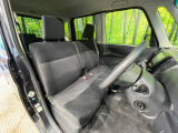 運転席まわりには十分なスペースがあり、大柄な方でもゆったり運転していただける環境です。