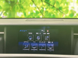 様々な機能を一台に集約。直感的な操作で、快適なドライブをサポートします。目的地設定からオーディオ操作まで、スムーズに行えます。